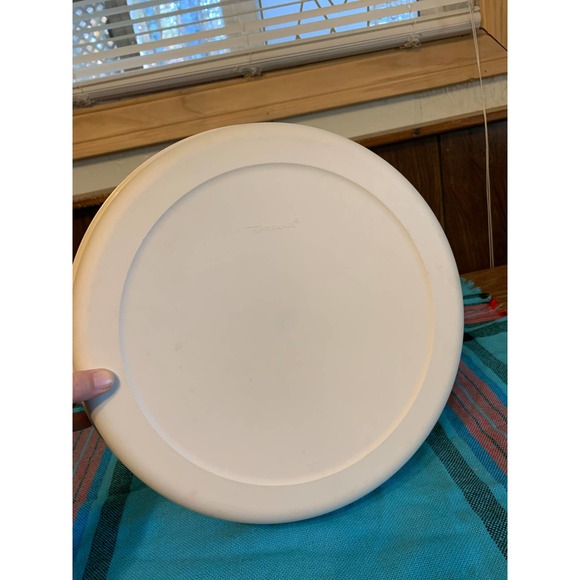 Tupperware divided vegetable chip and dip tray with lid - Picture 9 of 14